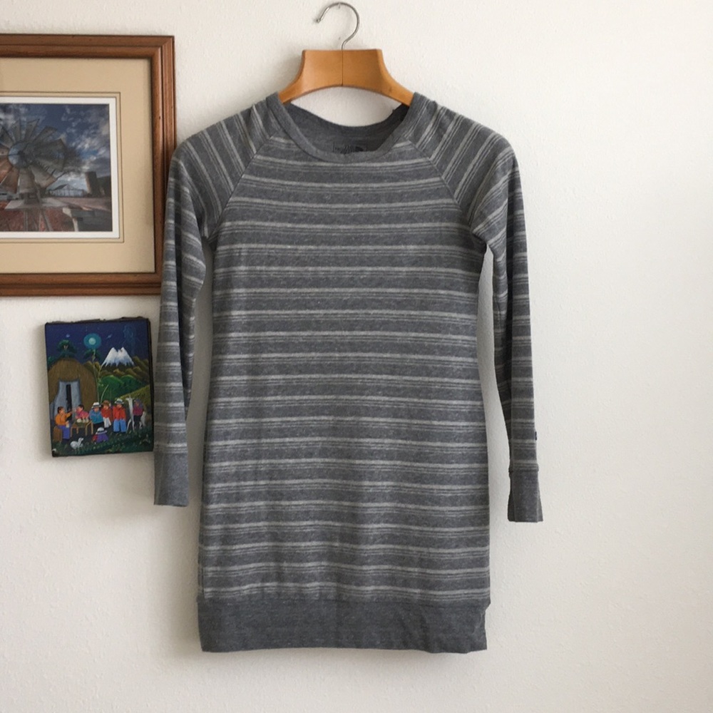 The North Face Long Sleeve Gray Tunic Size Medium